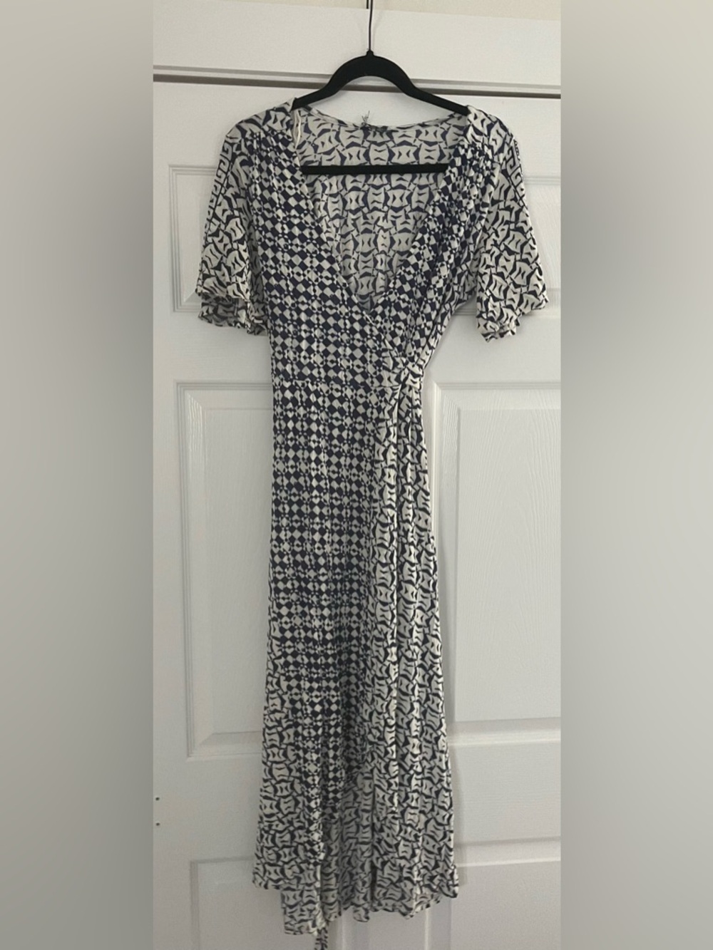 Lucky Brand Geometric Wrap Midi Dress in Navy and White